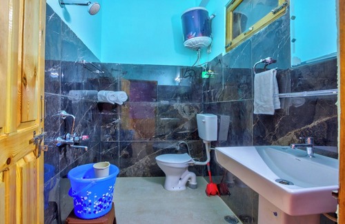 Banjar Bed & Breakfast | Tirthan Height - Facing toward Snow View