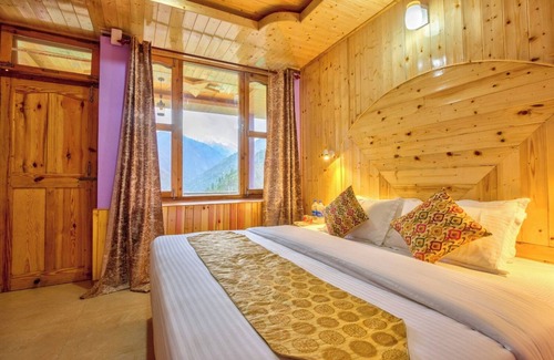 Banjar Bed & Breakfast | Tirthan Height - Facing toward Snow View