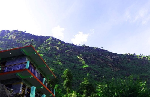 Gushaini House | TIRTHAN HILL TOP Family Home