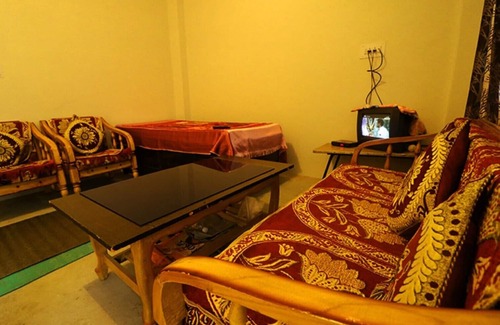 Gushaini House | TIRTHAN HILL TOP Family Home