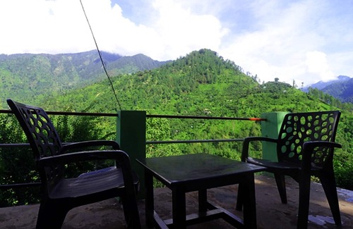 Gushaini House | TIRTHAN HILL TOP Semi-Deluxe Room A