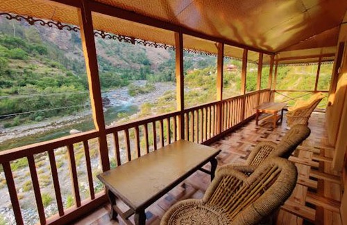 Banjar Hotel | Tirthan Valley Cottages with River View by Sneha Resort Near Great Himalayan National Park