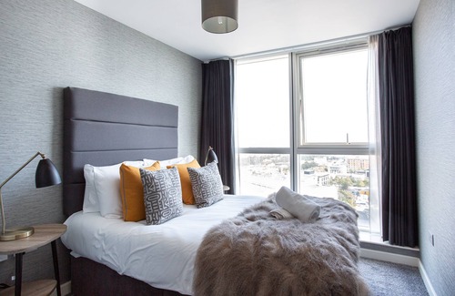 Cathedral Quarter Condo | Titanic & City Views, Ultra Luxury City Parking