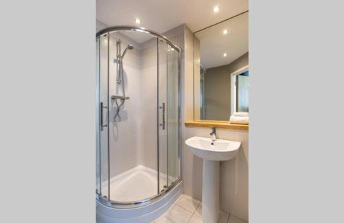 Belfast City Centre Apartment | Titanic & City Views, Ultra Luxury City Parking