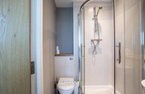 Belfast City Centre Apartment | Titanic & City Views, Ultra Luxury City Parking