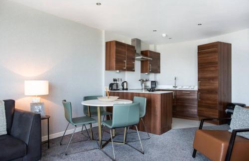 Belfast City Centre Apartment | Titanic & City Views, Ultra Luxury City Parking