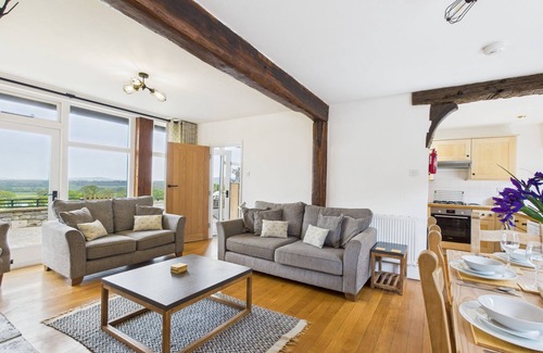 Ryde House | Tithe Barn, Little Upton Farm
