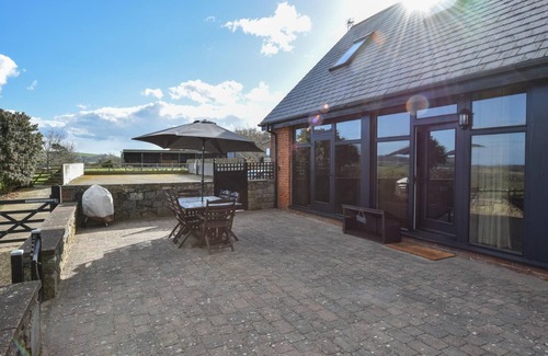 Ryde House | Tithe Barn, Little Upton Farm