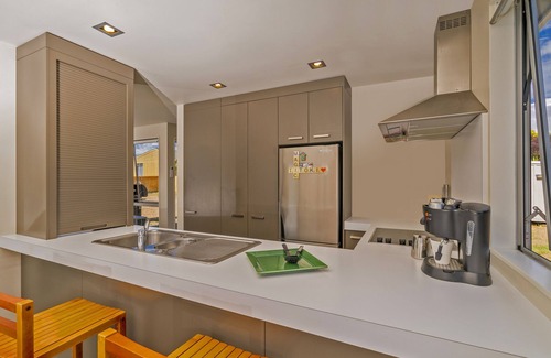 Matarangi Cottage | Titoki Magic - Matarangi Holiday Home