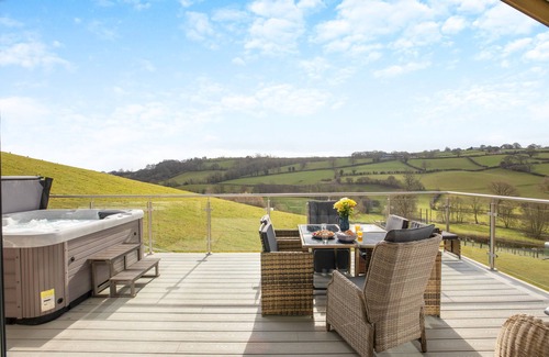 Kingswood House | Titw Tomos Las - Four Bedroom House, Sleeps 8