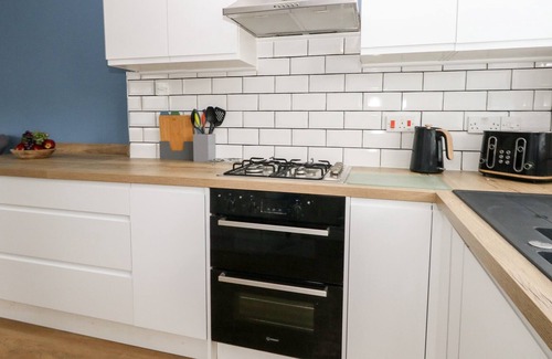 Weymouth House | TIVOLI COTTAGE, pet friendly, country holiday cottage in Weymouth