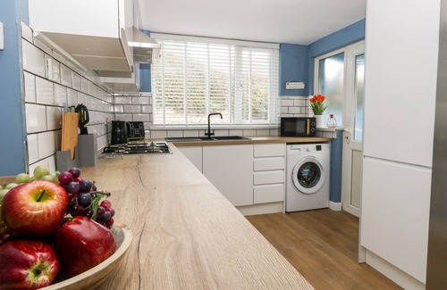 Weymouth House | TIVOLI COTTAGE, pet friendly, country holiday cottage in Weymouth