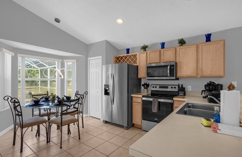 Tivoli Manor House | Tivoli Manor- peaceful 4bd with pool