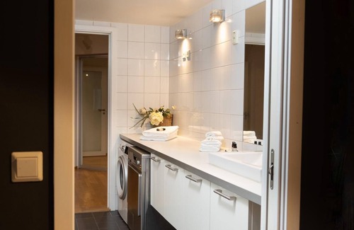 Sentrum Apartment | Tjuvholmen Gem with Rooftop Terrace & Parking