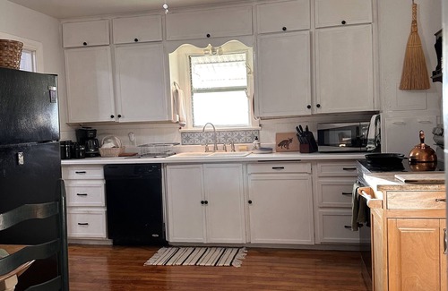 Norman Other | Tn A tranquil farmhouse getaway only 12 minutes away from the OU campus.n