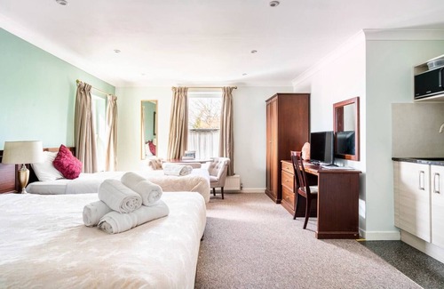 Oxford Bed & Breakfast | tnFamily room close to Summertown