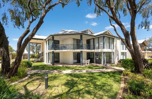 Broadwater House | To the Beach - Unit 2 Cape View Resort