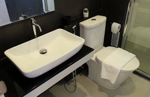 Mae Kon House | To the Moon Bed and Breakfast