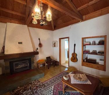 Aigialeia House | To XYLINO