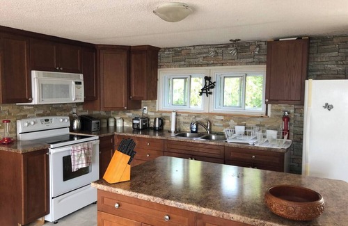 Northern Bruce Peninsula Cottage | Tobermory Lakefront Cottage