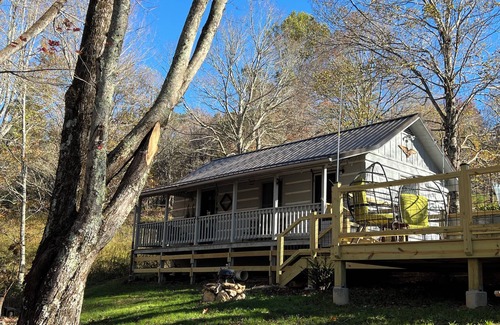 Laurel Springs Cabin | Tobe’s cabin, complete with EV hook up …nin the Alleghany mountains of NC