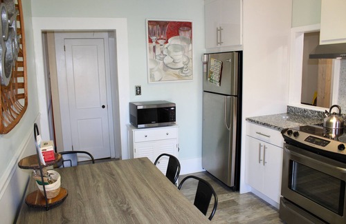 Toccoa Cottage | Toccoa Cottage—Hot Tub—10min to Toccoa Falls—30 miles to Helen