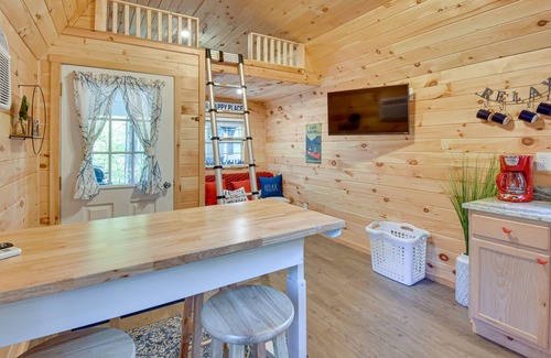 Toccoa Apartment | Toccoa Vacation Rental w/ On-Site Lake Access!