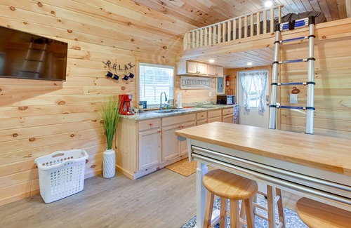 Toccoa Apartment | Toccoa Vacation Rental w/ On-Site Lake Access!