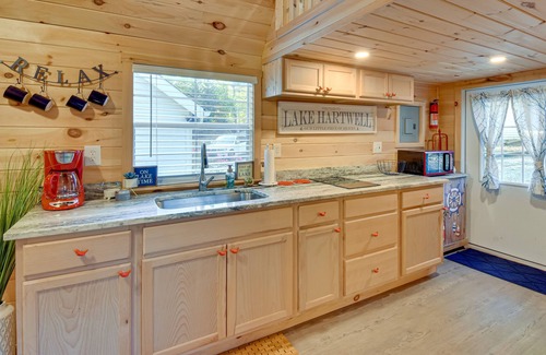 Toccoa Apartment | Toccoa Vacation Rental w/ On-Site Lake Access!