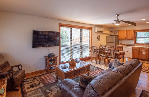 Todd Cottage | Todd Cottage in the woods - Fire pit - Basketball Hoop - Beautiful wooded setting