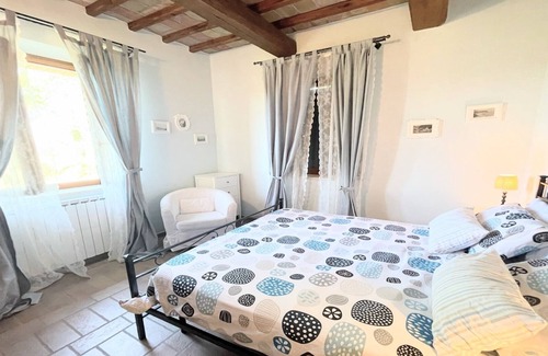 Loreto Villa | TODI BY THE POOL/SLEEPS 10/EXCLUSIVE POOL/WALK TO TODI 4 KMS/RESTAURANT 0.5 KMS