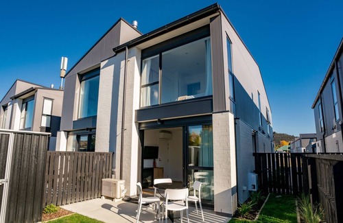 Albert Town Cottage | TOI TOI - WANAKA HOLIDAY HOME, family friendly in Wanaka