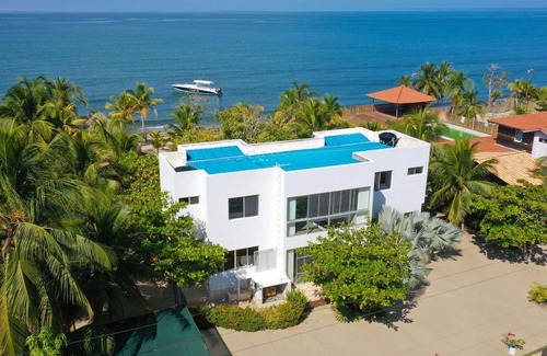 Tolu Villa | Tol002 - Beachfront villa with a pool in Tolú, Sucre