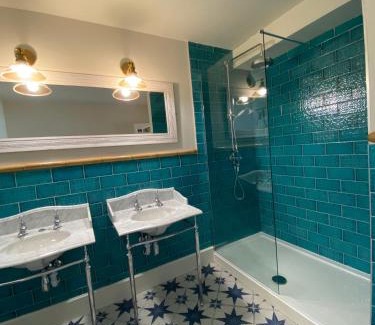Newquay City Centre Bed & Breakfast | Tolcarne Beach Colonial Restaurant and Rooms
