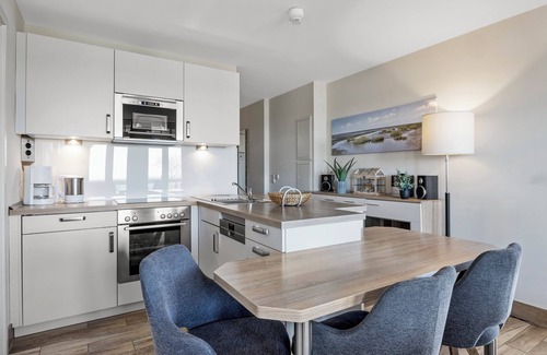 Wremen Apartment | Tolle Ferienwohnung in Strandnähe mit Sauna, Strandkorb u. Balkon mit Meerblick