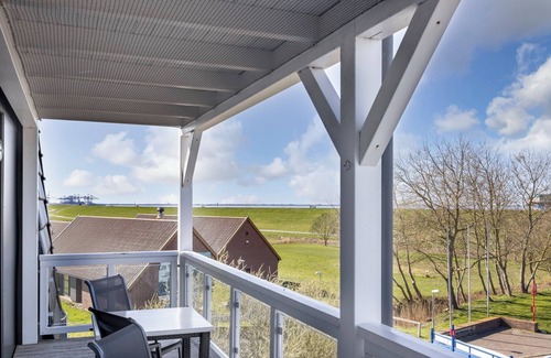 Wremen Apartment | Tolle Ferienwohnung in Strandnähe mit Sauna, Strandkorb u. Balkon mit Meerblick