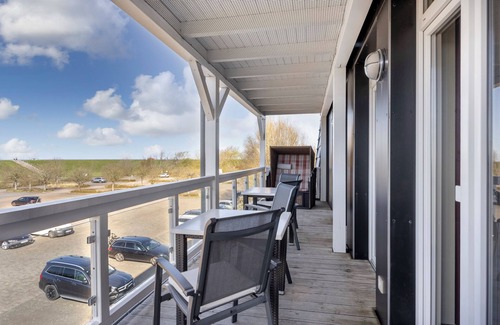 Wremen Apartment | Tolle Ferienwohnung in Strandnähe mit Sauna, Strandkorb u. Balkon mit Meerblick