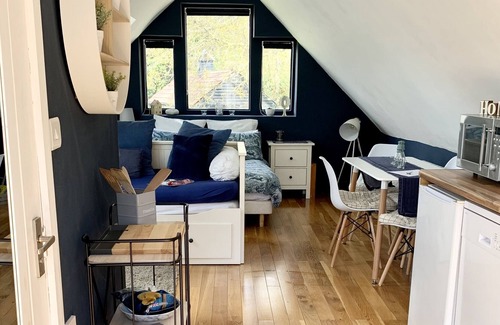 Bury St Edmunds Apartment | Tollgate Lodge Studio Apartment - Private Entrance