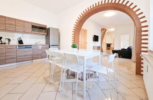 Hochfeld Apartment | Tolstov Apartments - 2 , 3 and 4 Room Apartments - 25 Min Messe DUS