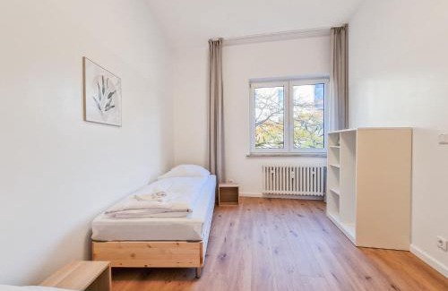 Hochfeld Apartment | Tolstov Apartments - 2 , 3 and 4 Room Apartments - 25 Min Messe DUS