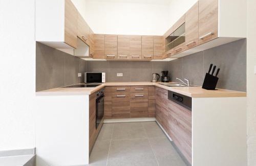 Eller Apartment | Tolstov Apartments - 3 Room Apartment - Kitchen - Dining Room - Terrace - 25 min to Messe DUS