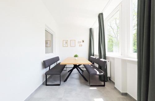 Eller Apartment | Tolstov Apartments - 3 Room Apartments - Kitchen - Dining Room - 25 min to Messe DUS