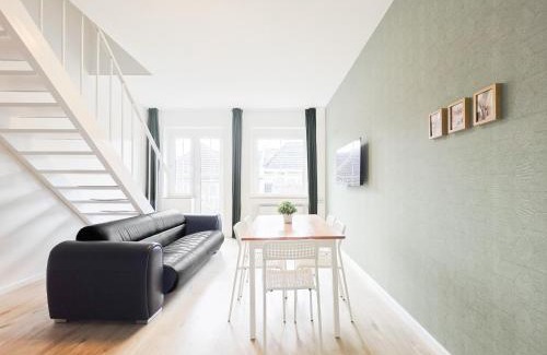 Gerresheim Apartment | Tolstov Apartments - 4 Room Apartment - Maisonette - Balcony - 20 Min Messe DUS and Old Town DUS