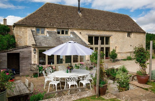 Andoversford Cottage | Tom's Barn - sleeps 10 guests in 5 bedrooms