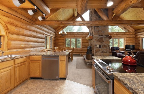 Gallatin Gateway Cabin | Tom's Big Sky Cabin - Close to the Gallatin River, hiking, and Yellowstone!
