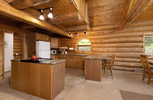 Gallatin Gateway Cabin | Tom's Big Sky Cabin - Close to the Gallatin River, hiking, and Yellowstone!
