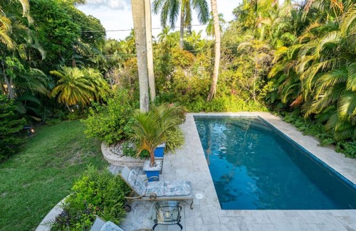 Riverside Park House | Tom's Two Story w/ Heated Salt Water Pool 3 bed/3bath