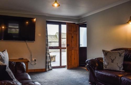 Over Haddon House | Tom Wragg Suite - Uk40248