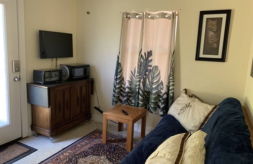 Port Malabar House | Tommy Bahama - Suite B, Private Entrance, BR/BA/LR/Sleeps 2