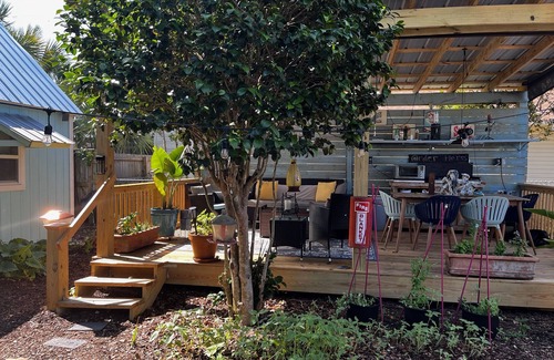 East Hill House | Tommy's Zen Garden and Cottage, a wonderful peaceful retreat!